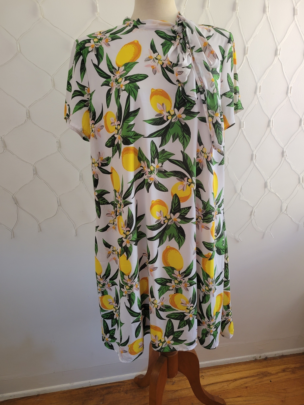 ¤ White Lemon Print Short-Sleeve Women's Dress • NY & Company • Tagged Large